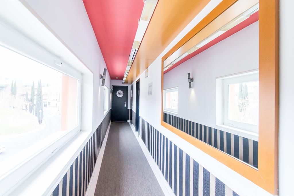 Colors Hotel บาร์เซโลนา ภายนอก รูปภาพ