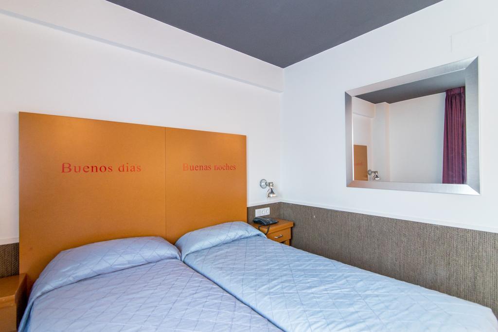 Colors Hotel บาร์เซโลนา ภายนอก รูปภาพ